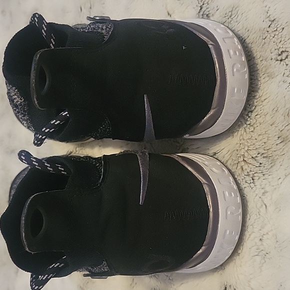 Nike KD11 Flyknit Basketball Shoes - Picture 4 of 15